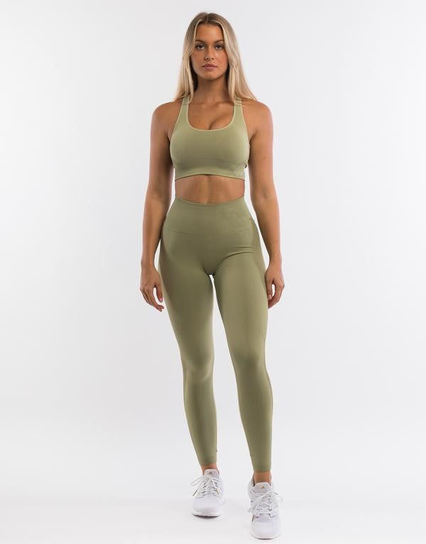 Hip Crease Hip Reduction Cropped Pants Back Hollow Seamless Bra Yoga Pants Set